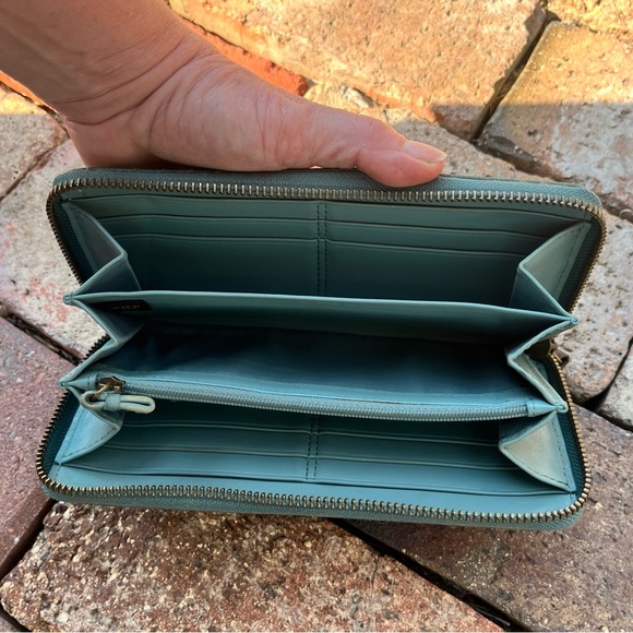 Coach unique green leather zip wallet - Picture 3 of 8